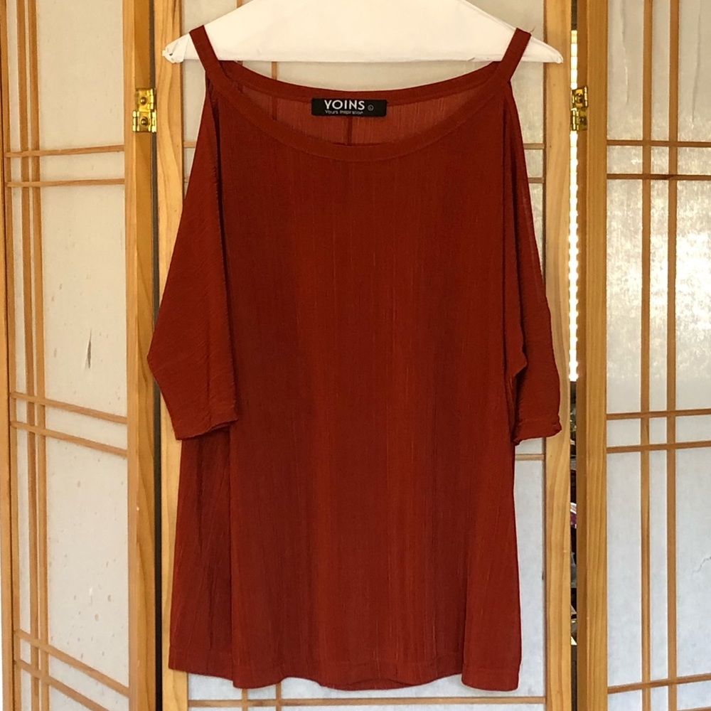 Top tee t-shirt cold-shoulder size Large
